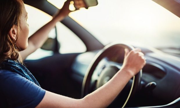 10 simple (but dangerous) driving mistakes_istock