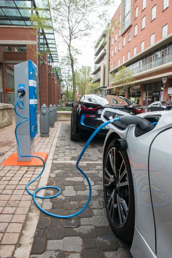 BMW charging station - charging BMW i3