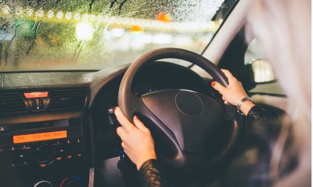 Back to work on wet roads_istock