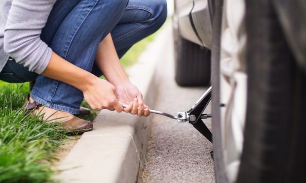 Can you change a tyre on your own? _istock