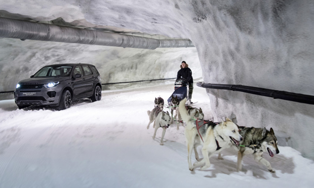 Discovery-Sport-takes-on-dog-sled-team-in-Snow-Tunnel-Challenge_istock