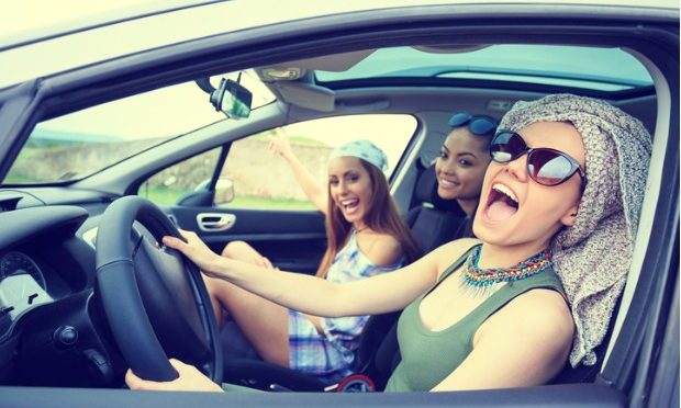 Our top 10 classic road trip songs for the festive season_istock