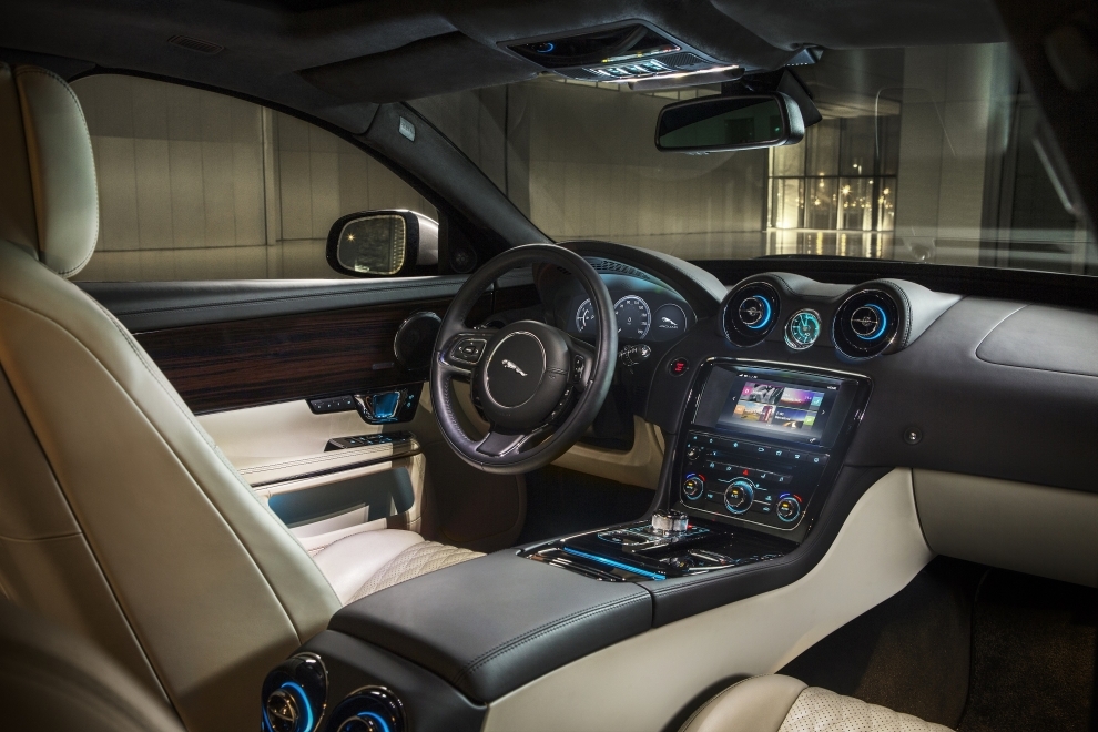 2016 Jaguar XJ Interior front seat