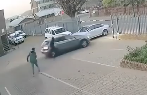 WATCH: Brave Merc driver escapes hijackers