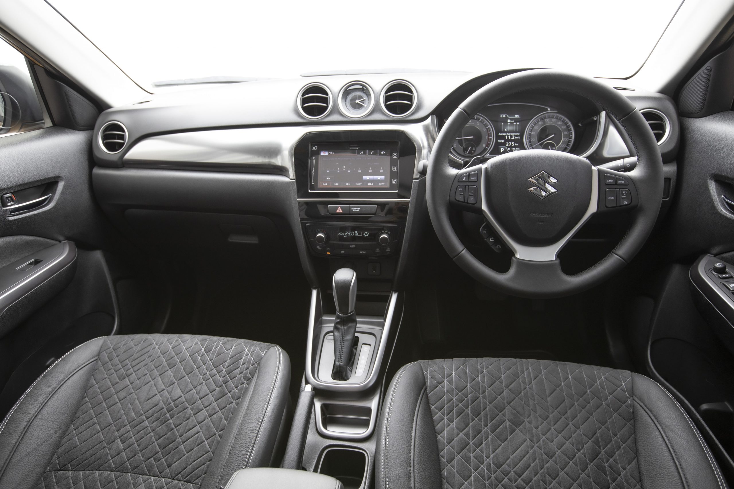 Suzuki | Vitara 1.4 turbo GLX | interior | compact SUV | car review