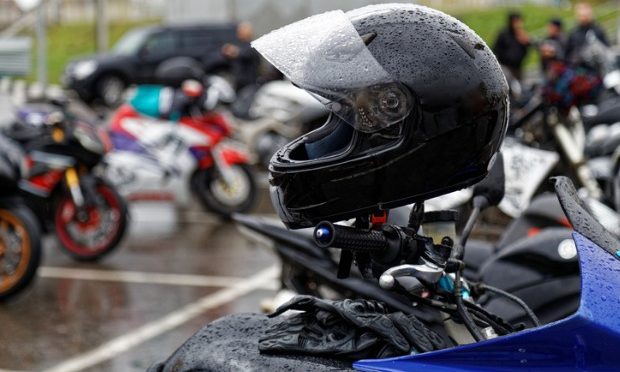Tips for riding a motorcycle in the rain_istock