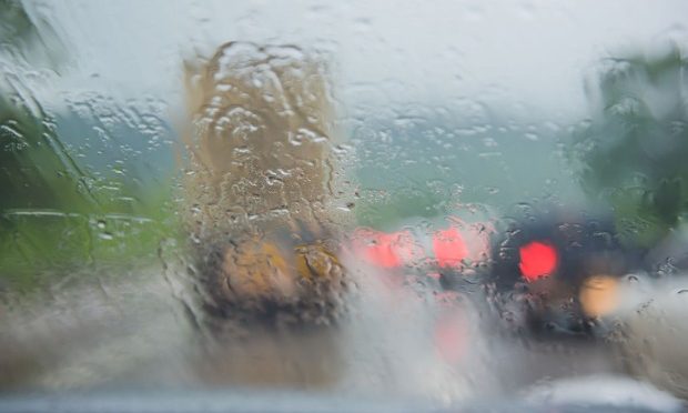 Top tips for keeping your windscreen clear this winter_istock