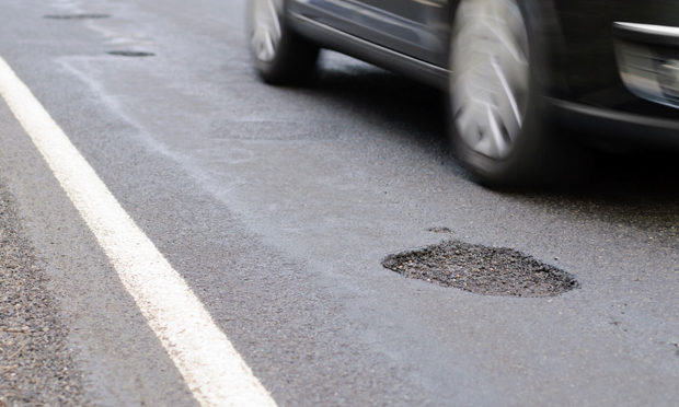 drivers-expect-potholes-rains_istock