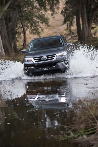 Toyota Fortuner Driving through river