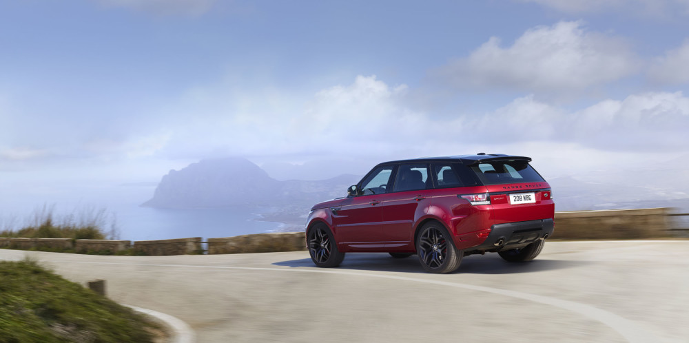 Range Rover Sport HST - side-view driving