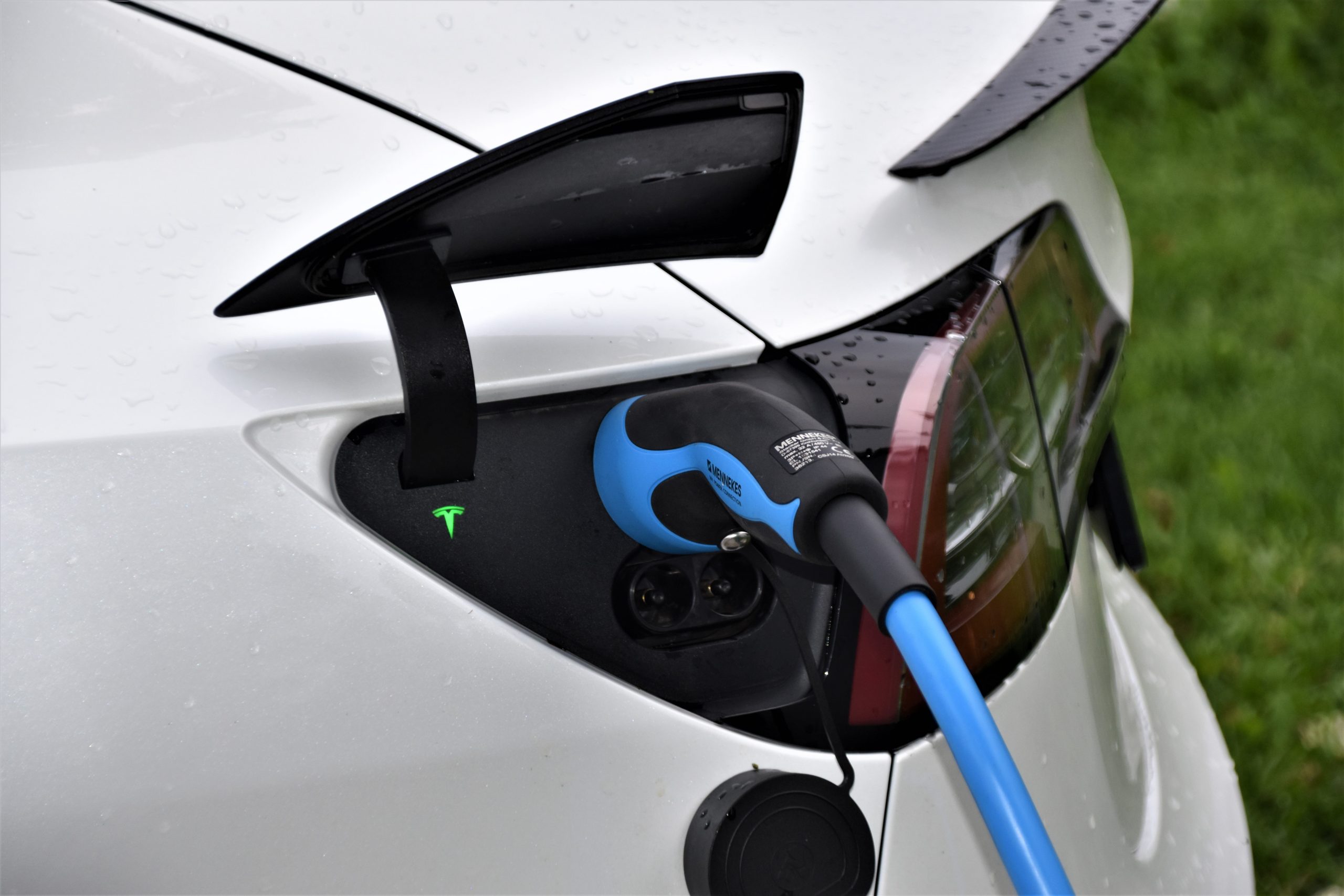 Electric vehicles outsell petrol cars in Norway